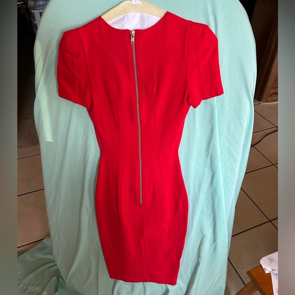 Color is red - Picture 2 of 3